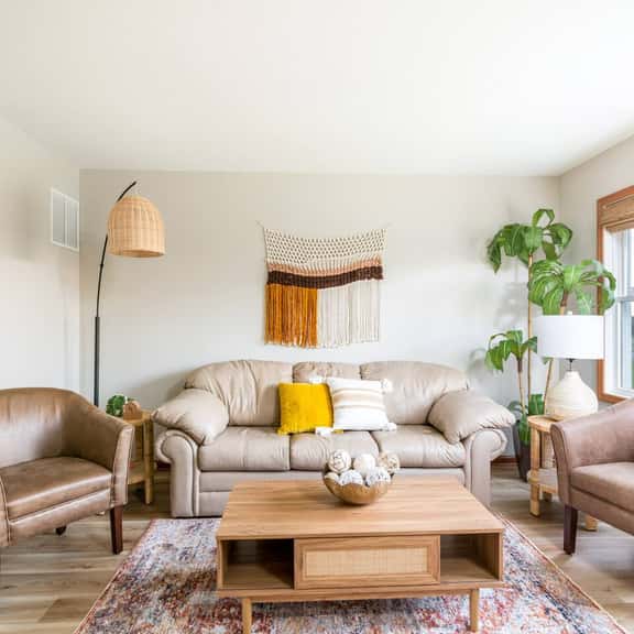 Bright 2BR home with private entrance - Image 1
