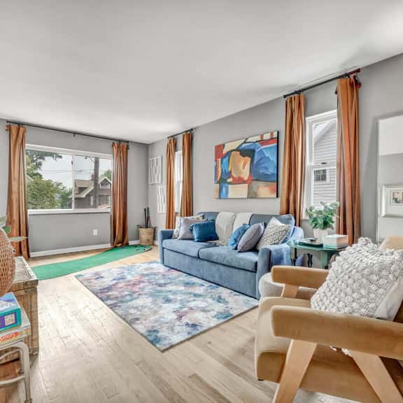 King Bed - Sleeps 6 - Lakewood Near Cleveland - Image 1