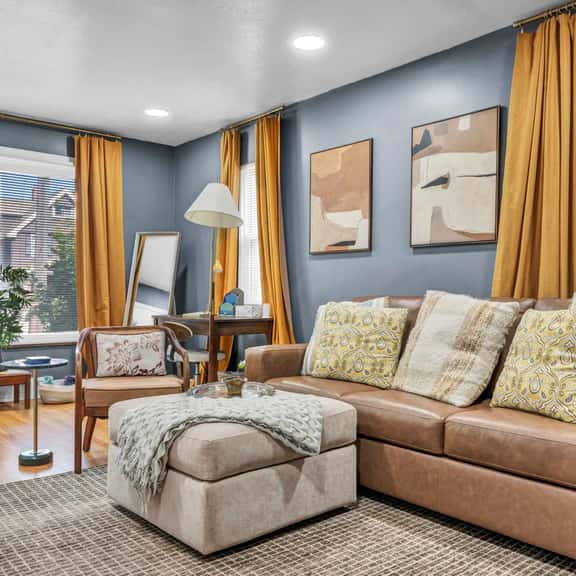 Pet-Friendly Home - Sleeps 6 - Walkable Lakewood - Image 1