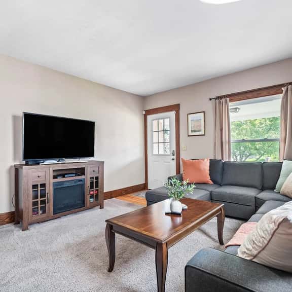 Historic District - Fully Stocked Kitchen-Sleeps 6 - Image 1