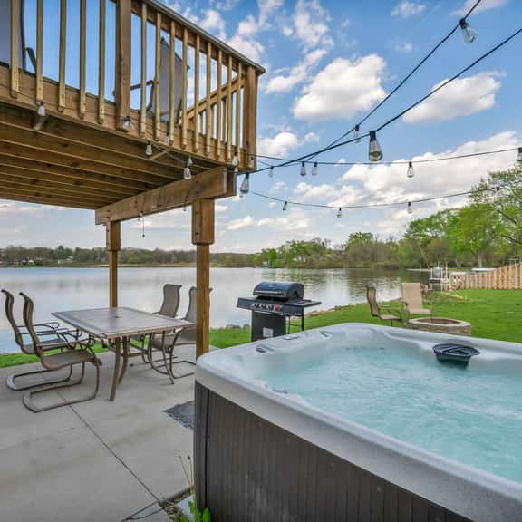 Lake Front - Hot Tub - Kayaks - Fire Pit-Sleeps 10 - Image 1