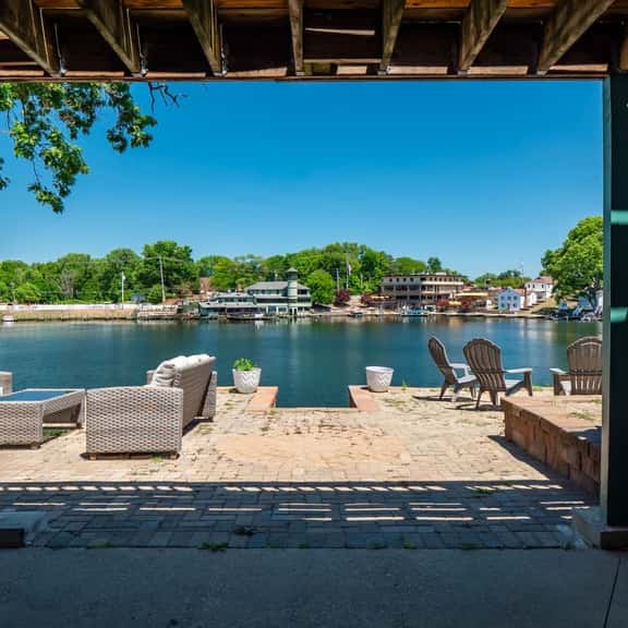 Lake Front - Kayak - Hot Tub - Sleeps 8 - Image 1