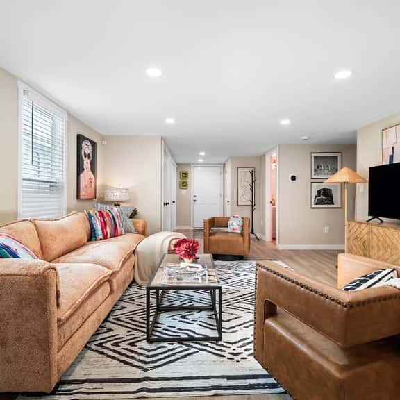 Arts District - Walk to Restaurants, Bars-Sleeps 8 - Image 1