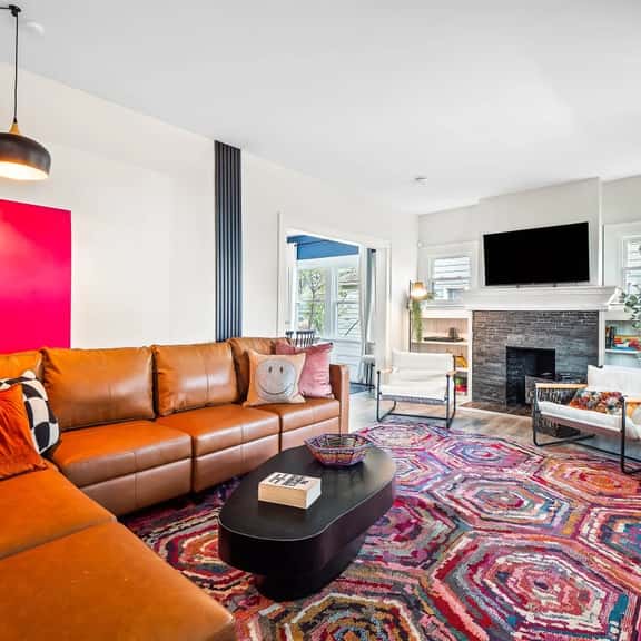 Hot Tub - Sauna - Sleeps 10 - Near CVNP - Image 1