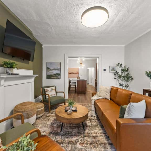 Hot Tub - Sleeps 9 - Near OSU - Image 1