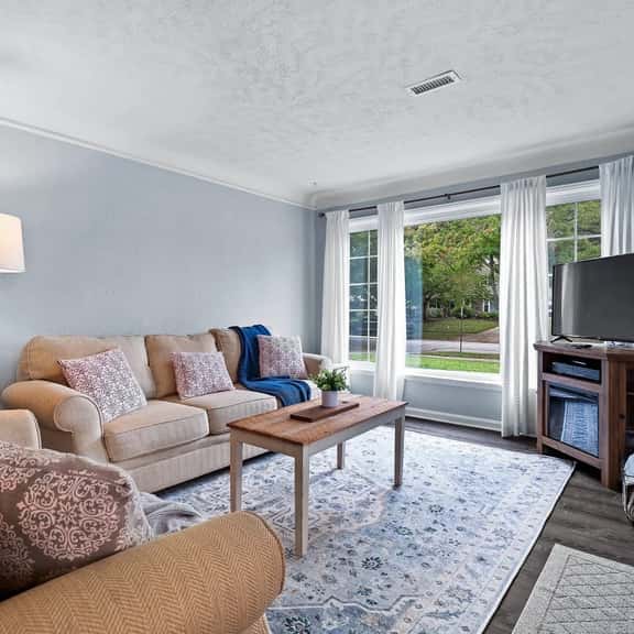 Modern 3Bed Home Near CLE With Private Backyard - Image 1