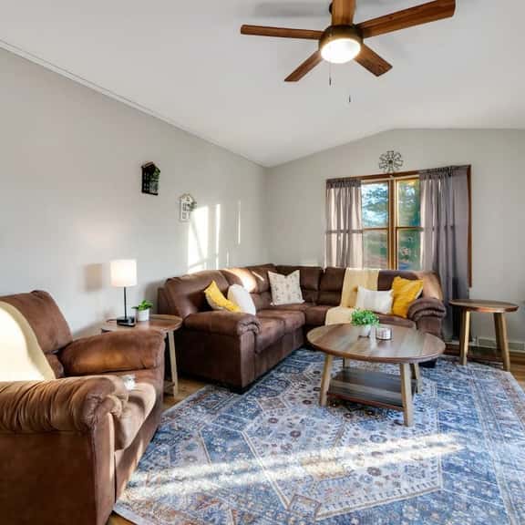 3 Bedrooms - Deck - Sleeps 7 - Image 1