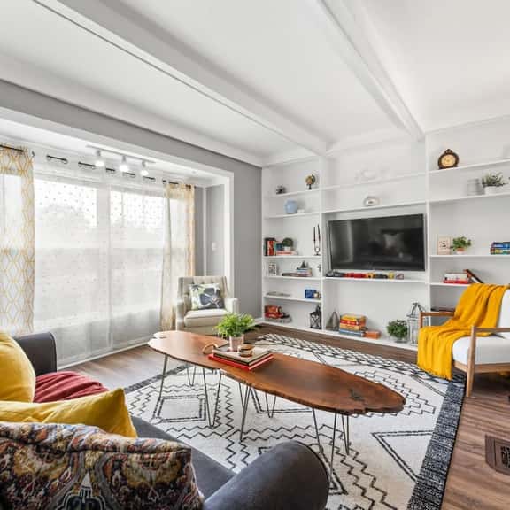 Pet-Friendly - Sleeps 6 - 10 Min to Airport - Image 1