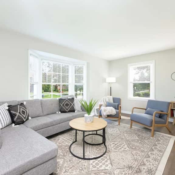 Park-side family retreat with private backyard - Image 1