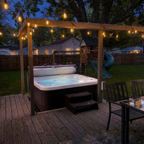 Hot Tub & Lake Erie Beach | Wine Country - Image 1