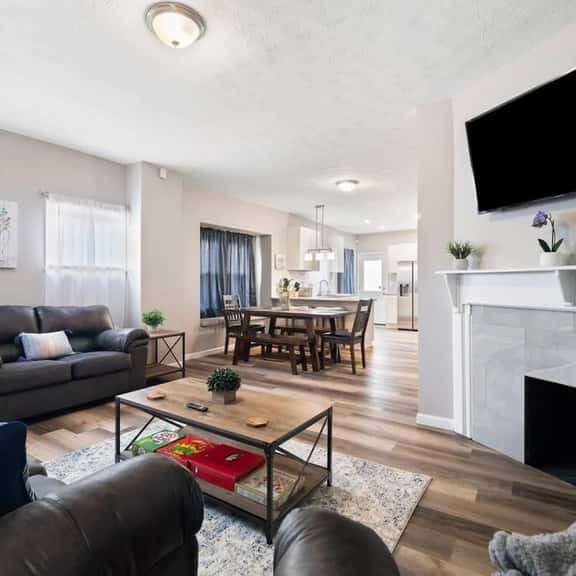 4BR 7 Min to Downtown Great For Groups - Image 1