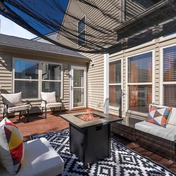 Fire Table Deck · 9 Min to Easton · Sleeps 8 - Image 1