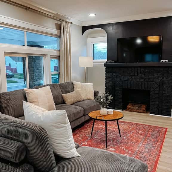 Hot Tub - Sleeps 8 - Pet Friendly - Cleveland - Image 1