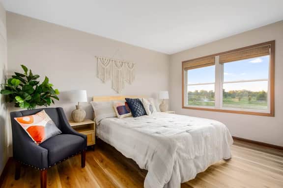 Bright 2BR home with private entrance - Image 3