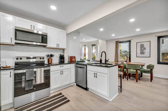 Near Tremont - 4BR - Sleeps 15 - Xbox - Image 2