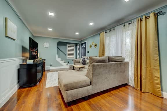 Two Entire Homes - Fireplace - Sleeps 10 - 5BR - Image 2
