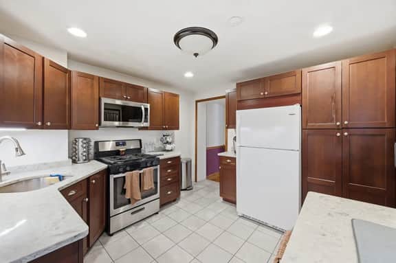 South Side Pittsburgh - Sleeps 9 - 4BR - Image 4