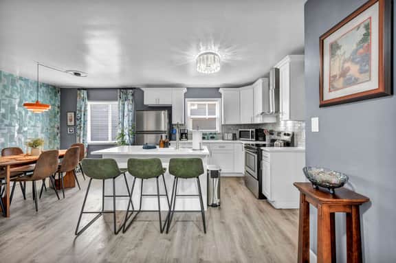 4BR - Lakewood Duplex - Near Cleveland + Lake Erie - Image 3