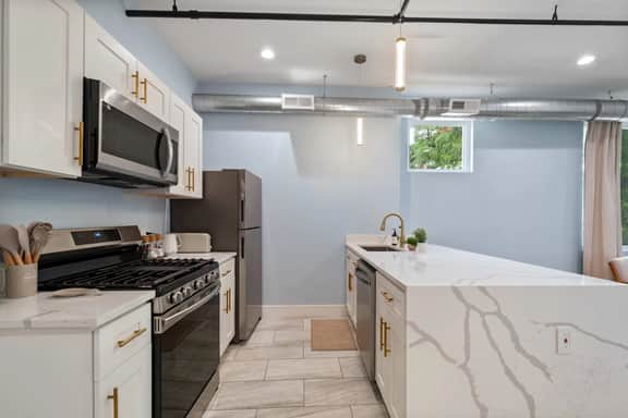 Near Chicago - Sleeps 10 - Westchester - Image 5
