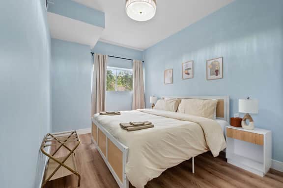 Near Chicago - Sleeps 10 - Westchester - Image 2