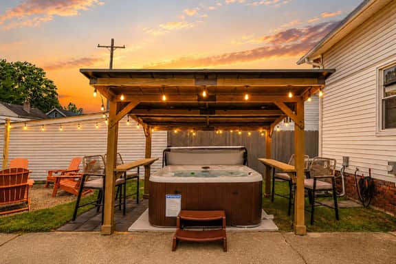 Hot Tub - Game Room - Fire Pit - Minutes to DT CLE - Image 3