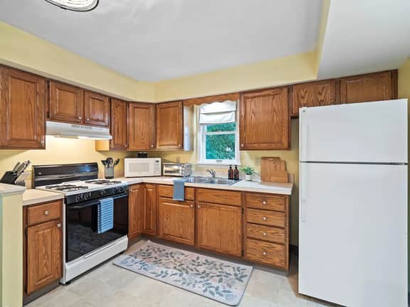 Historical District-Fully equipped-3 Bed-Sleeps 6 - Image 5