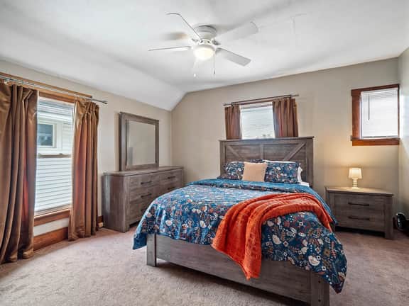 Historical District-Fully equipped-3 Bed-Sleeps 6 - Image 3