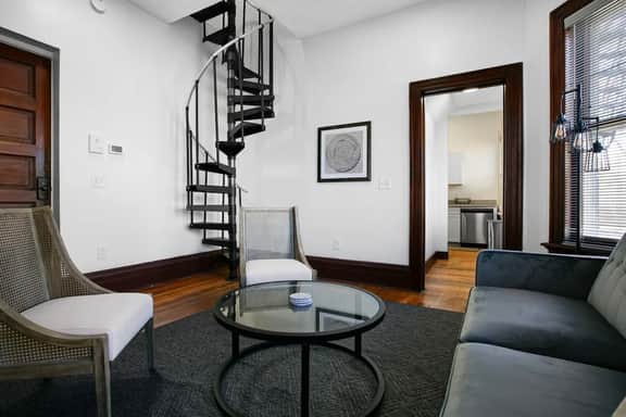 Steps to Cleveland Clinic | Cozy Retreat - Image 2