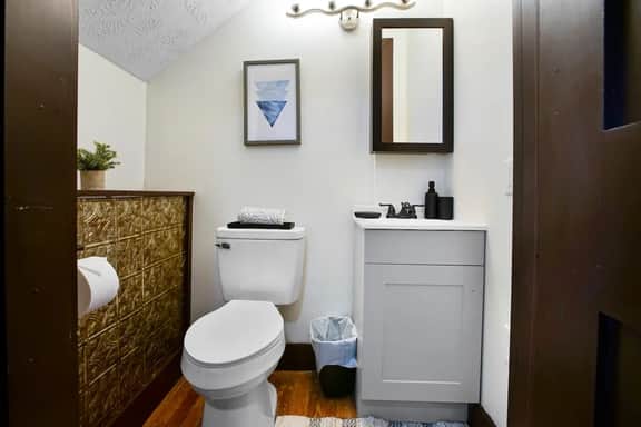 Steps to Cleveland Clinic | Cozy Retreat - Image 5