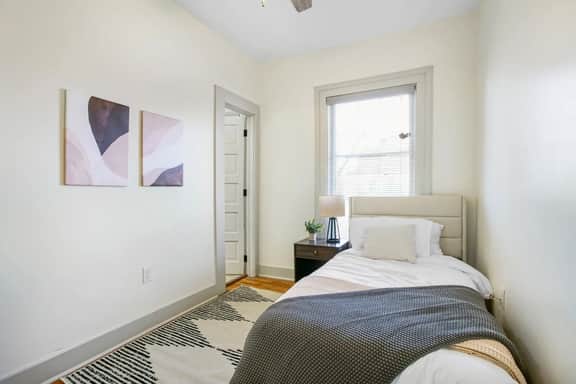 Steps to Cleveland Clinic | Cozy Retreat - Image 3