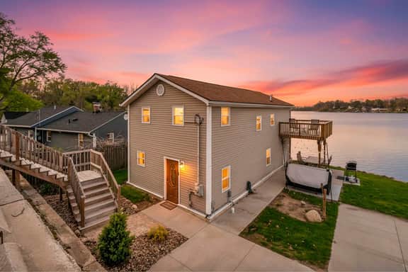 Lake Front - Hot Tub - Kayaks - Fire Pit-Sleeps 10 - Image 4