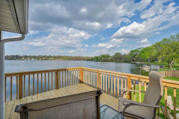Lake Front - Hot Tub - Kayaks - Fire Pit-Sleeps 10 - Image 2