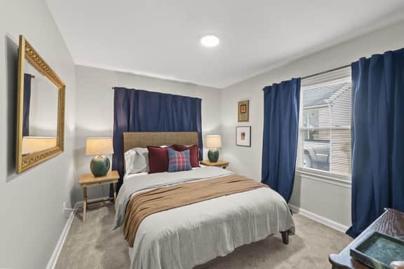 Walk to Stadium & Campus -4BR with Game Room - Image 4