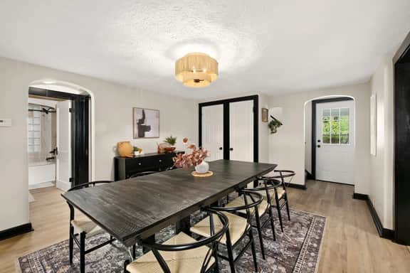 Sleeps 13| HotTub| Historic Renovation| Downtown - Image 4