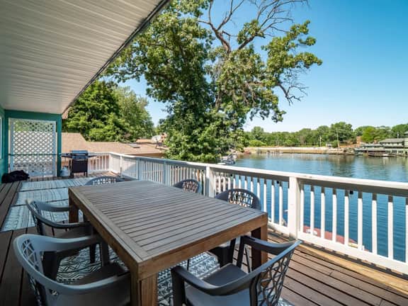 Lake Front - Kayak - Hot Tub - Sleeps 8 - Image 3
