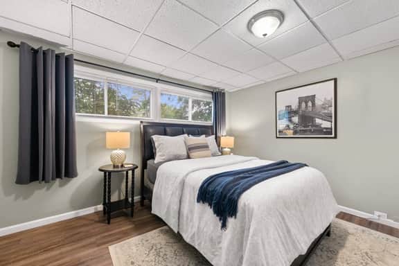 Pet-Friendly - N64 - Sleeps 5 - 10 Min to Airport - Image 3