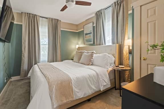 The Paper Plane - Pool - Sauna-Poker Room-Sleeps 8 - Image 4