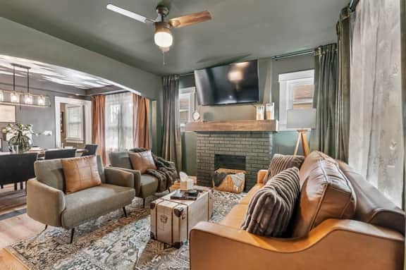 The Paper Plane - Pool - Sauna-Poker Room-Sleeps 8 - Image 2