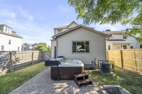Hot Tub-Sauna-Bar-Gym-4BR-Sleeps 8 - Image 3