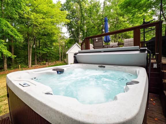Hot Tub - Arcade - Sleeps 10 - Akron - Image 2