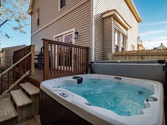 The Cleveland Canvas - Hot Tub - Sleeps 12 - Image 2