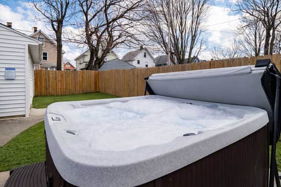 Hot Tub - Game Room - Sleeps 7 - Cleveland - Image 3