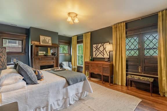 Akron's Werner House - Historic 4 Bedroom Luxury - Image 3