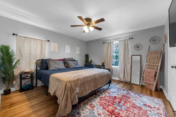 Brooklyn Townhome| Updated Kitchen| Sleeps 9 - Image 5