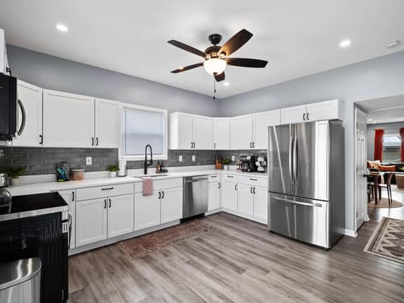 Hot Tub - N64 - Mins to Downtown - Sleeps 8 - Image 4