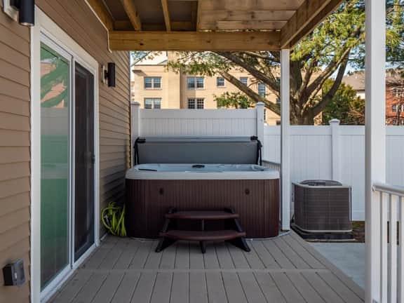 Hot Tub - N64 - Mins to Downtown - Sleeps 8 - Image 3