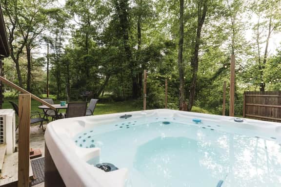 Little Redwood - Hocking Hills - Hot Tub - Games - Image 3