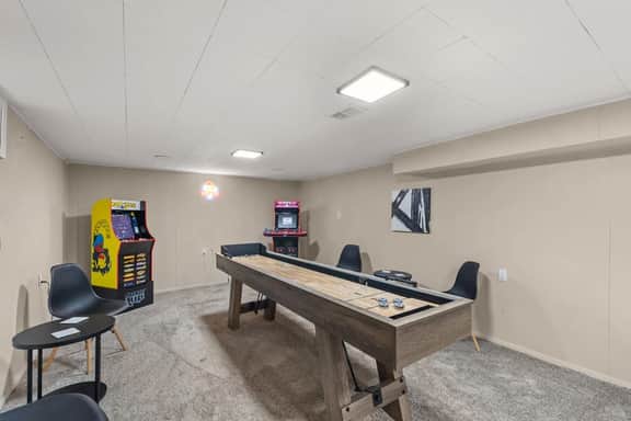 Hot Tub - Shuffleboard - Sleeps 8 - Near Cleveland - Image 5