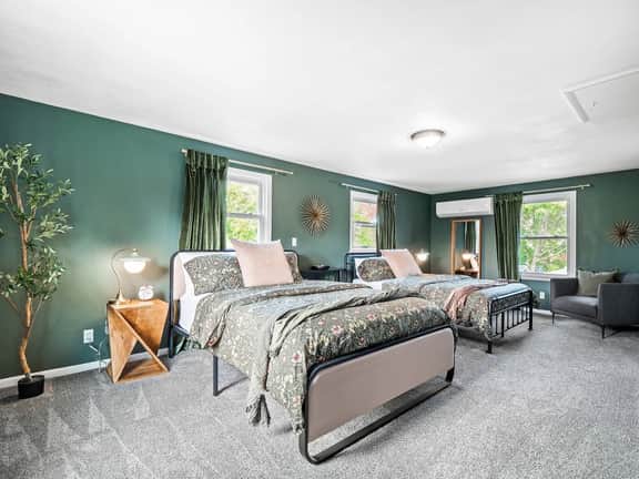 Hot Tub - Sauna - Sleeps 10 - Near CVNP - Image 2