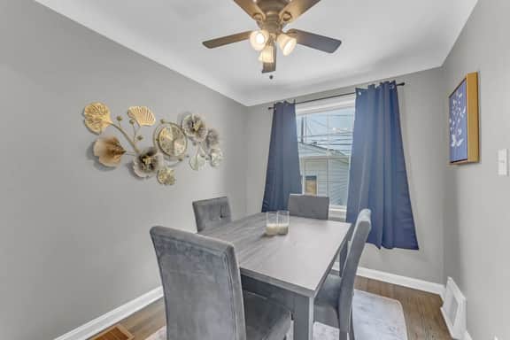 Brooklyn Townhome - Updated Kitchen - Sleeps 4 - Image 3